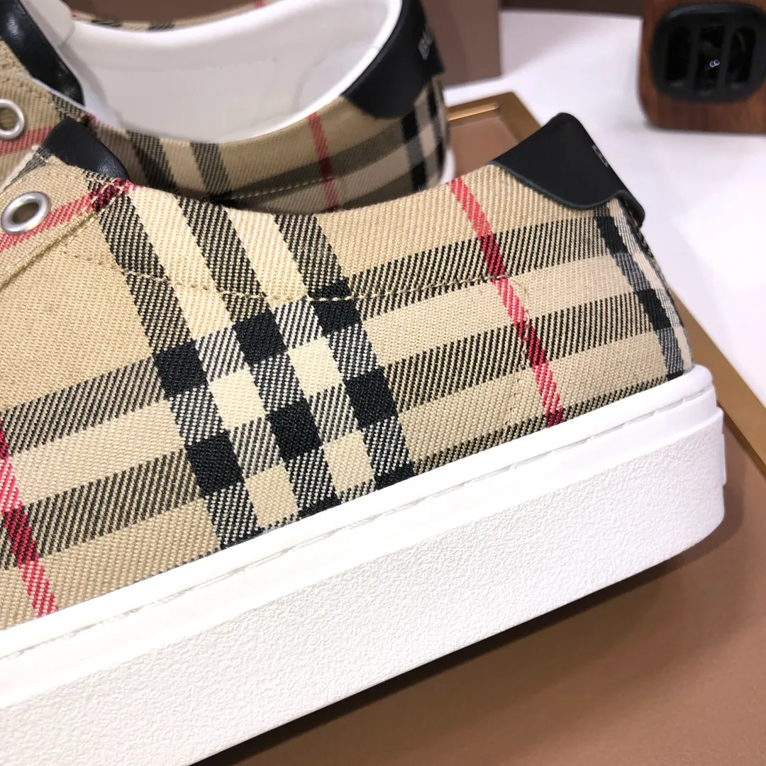 Men's shoes 💰480💰 [Burberry] (cowhide lining) classic low-top sneakers｜Imported cowhide with classic plaid fabric｜Cowhide lining｜Original outsole｜Fine workmanship and comfortable to wear Size: 38-44 (customized at 45)